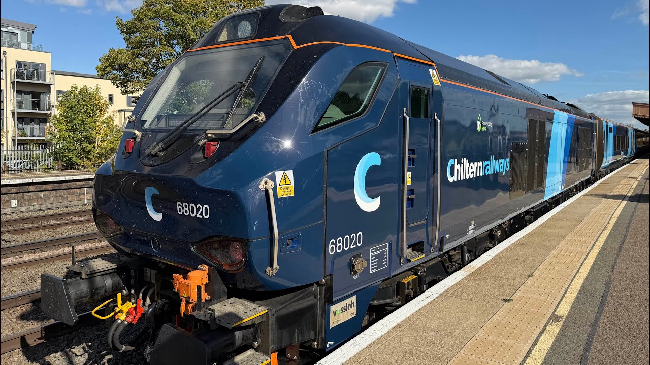 FIRST LOOK Stunning New Livery on Chiltern’s Mk5 Set + Class 68 fantastic new train Do You love It ?