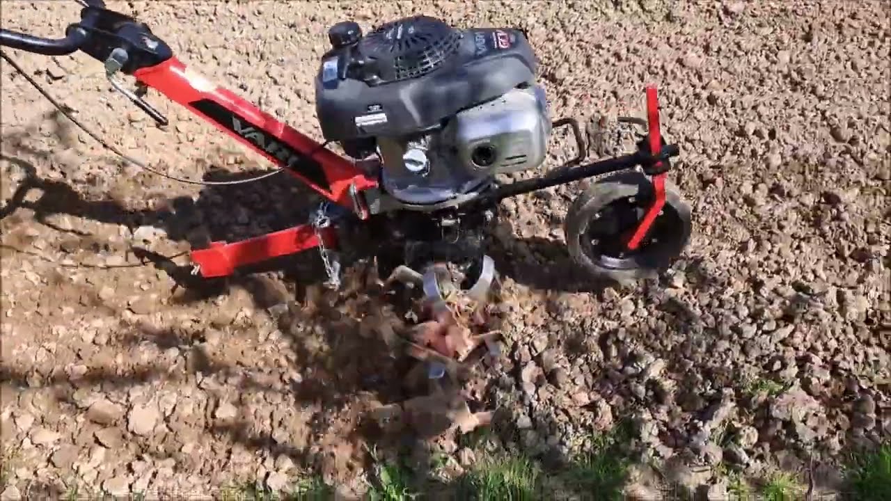 Úprava půdy před sadbou s VARI GCV 160+ Ústrojí kypřicí AKY+ převodovka AKY 2T.