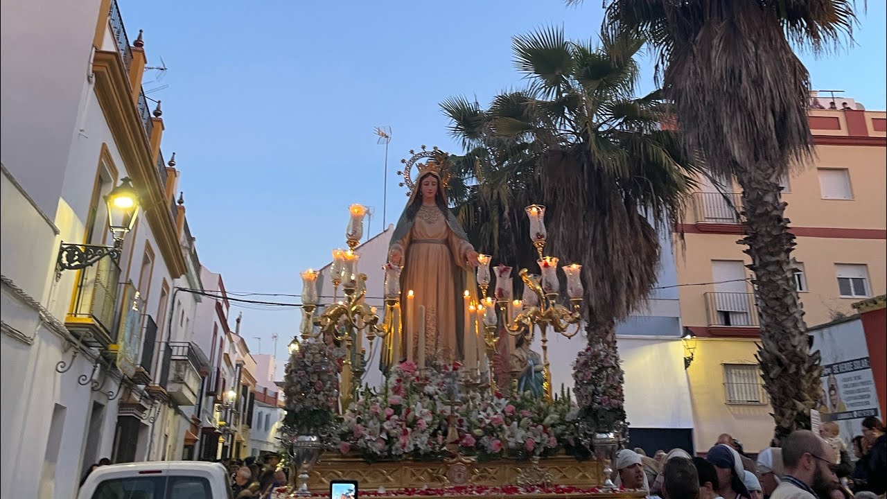 Salida procesional de la virgen de la Milagrosa de Marchena