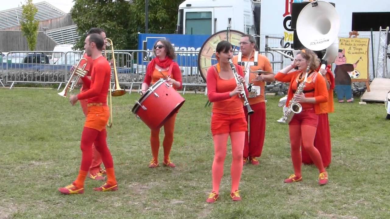 ZAZA / Les Baker, banda de Cloyes, à la Fête du cochon, Truyes, 29 août 2014.