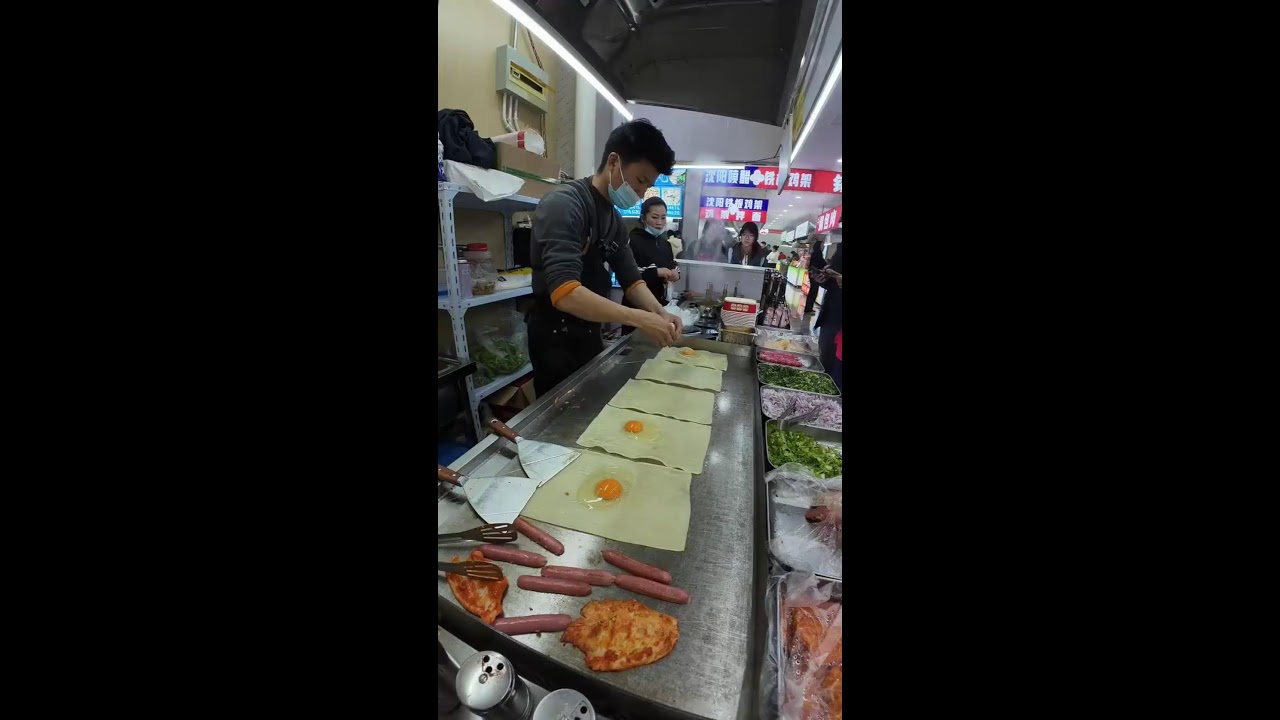 Delicious food live