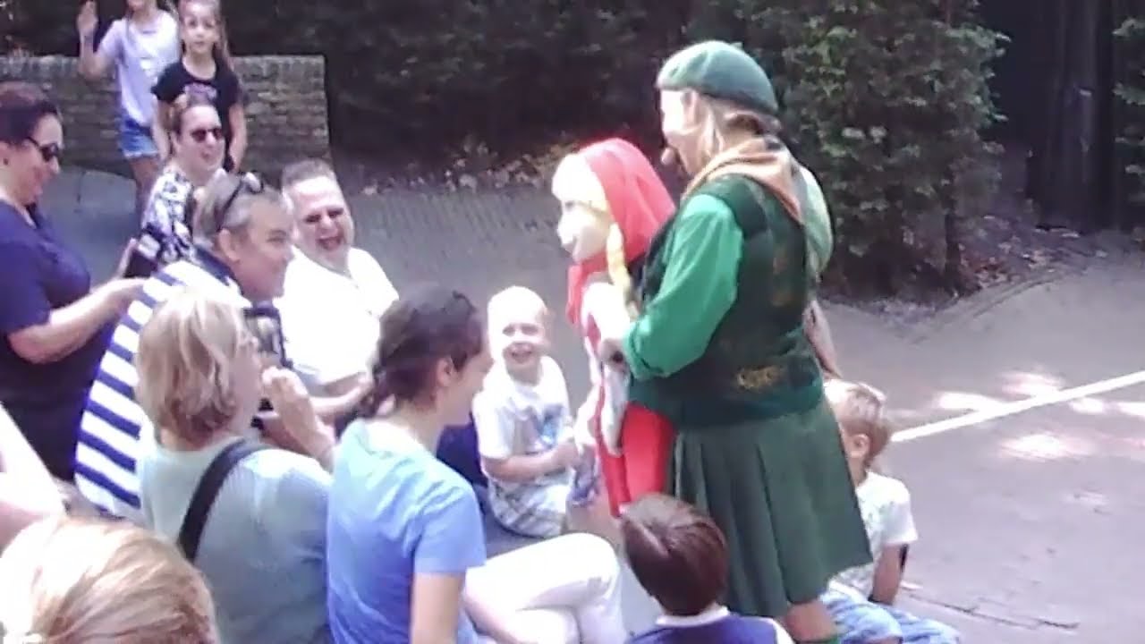 Sprookjesboomshow ~ Als je meer aandacht hebt voor je mobiel dan voor de show