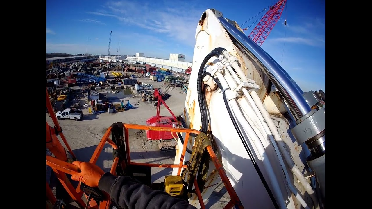 LIEBHERR R984 Stick Cylinder Removal