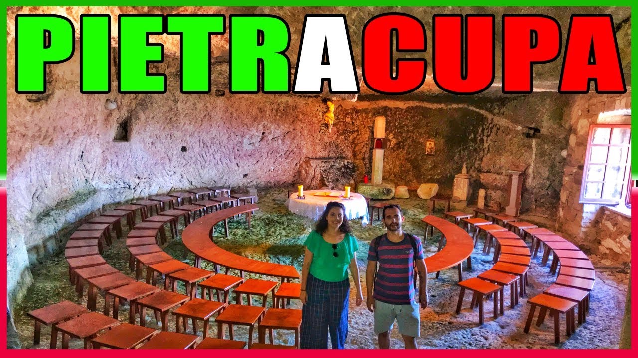 UMA PEDRA GIGANTE NO MEIO DE UMA CIDADE NA IT&Aacute;LIA - PIETRACUPA - MOLISE