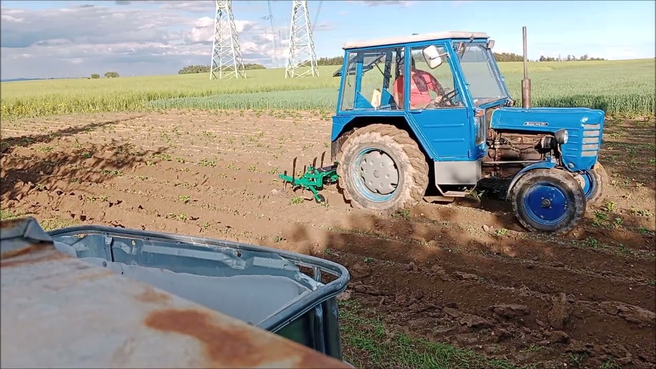 Zetor 4011, 2  proorávání brambor