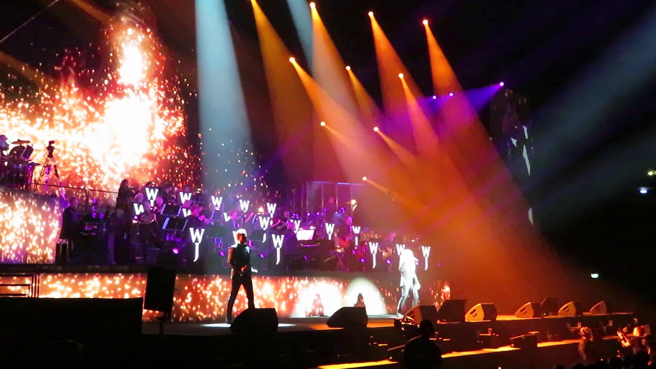 WALTTERI TORIKKA - JARKKO AHOLA - James Bond potpuri - Hartwall Arena - 15.11.2019
