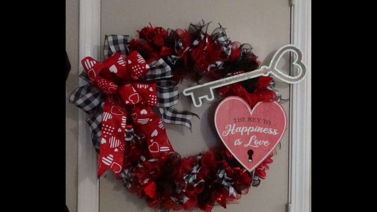 SISSY CAN DO IT! DIY DOLLAR TREE DECO MESH VALENTINE'S WREATH USING THE BUNDLE METHOD