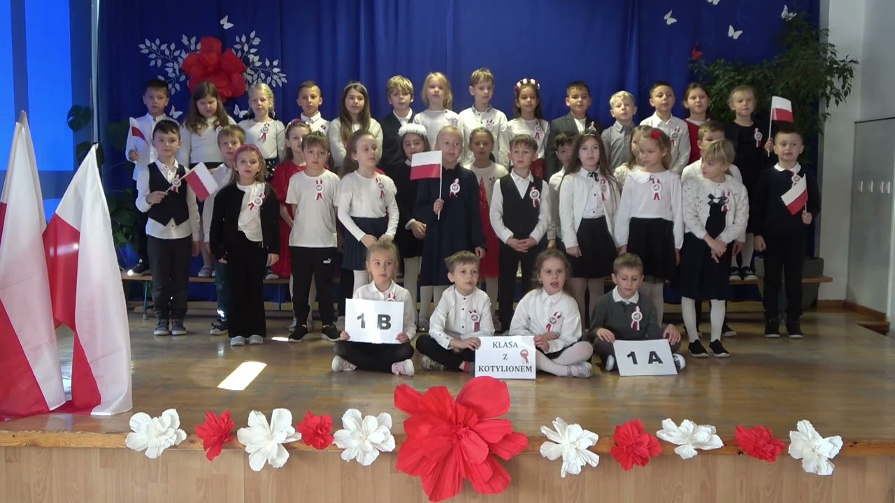 Pieśń patriotyczna w wykonaniu kl. 1a i 1b