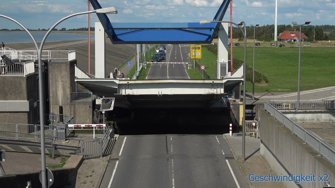 Das Eidersperrwerk größte deutsche Küstenschutzbauwerkes. Hub der Brücke.