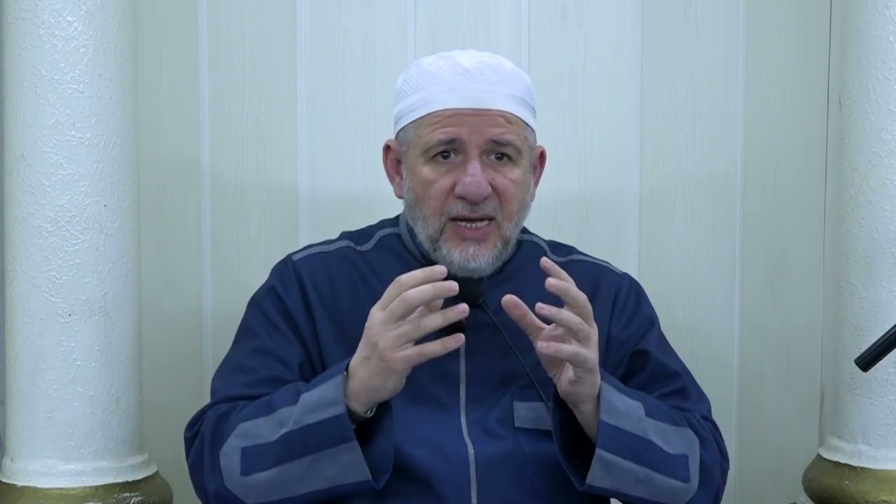 أبو حنيفة و مالك في جامع بعيرة