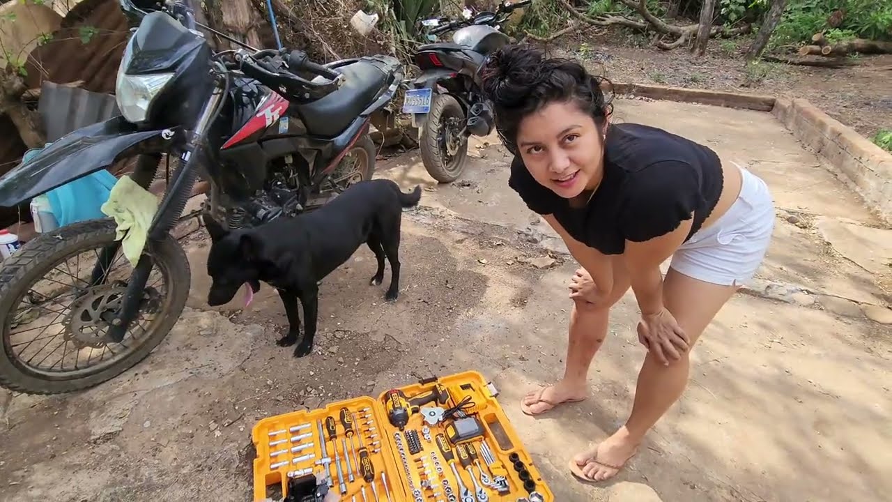 Oluga Tuvo que Comprarle los Repuestos a la Moto de Mache 😆