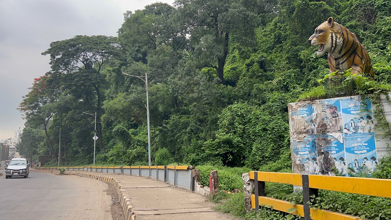 TIGER PASS walking Tour - LAL KHAN BAZER Street After Work | 4K HDR Bangladeshi street view 2023 CTG
