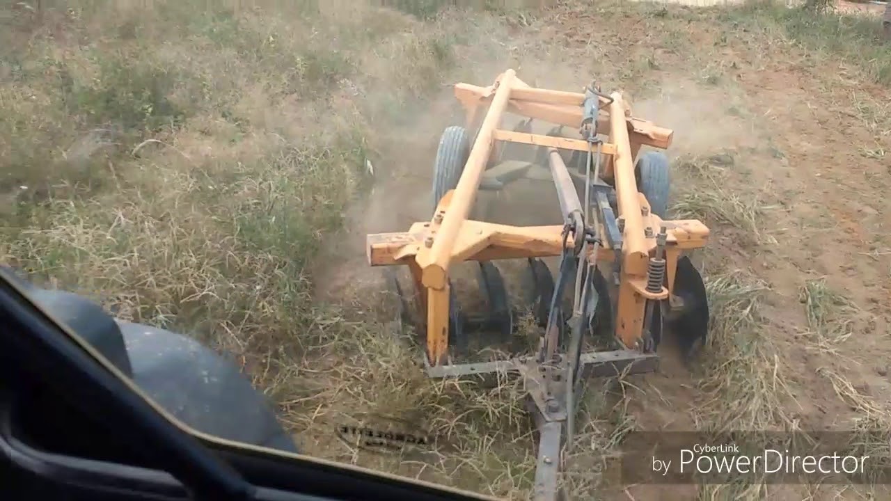 Abrindo Eito e fazendo manobras na grade aradora