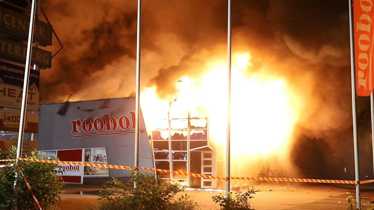 Gigantische vuurzee verwoest woonboulevard en Garagebedrijf - Soesterberg 19 07 2021
