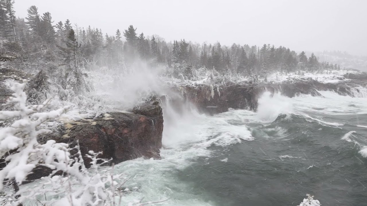 Blizzard Waves on Minnesota's North Shore of Lake Superior (12/27/21)
