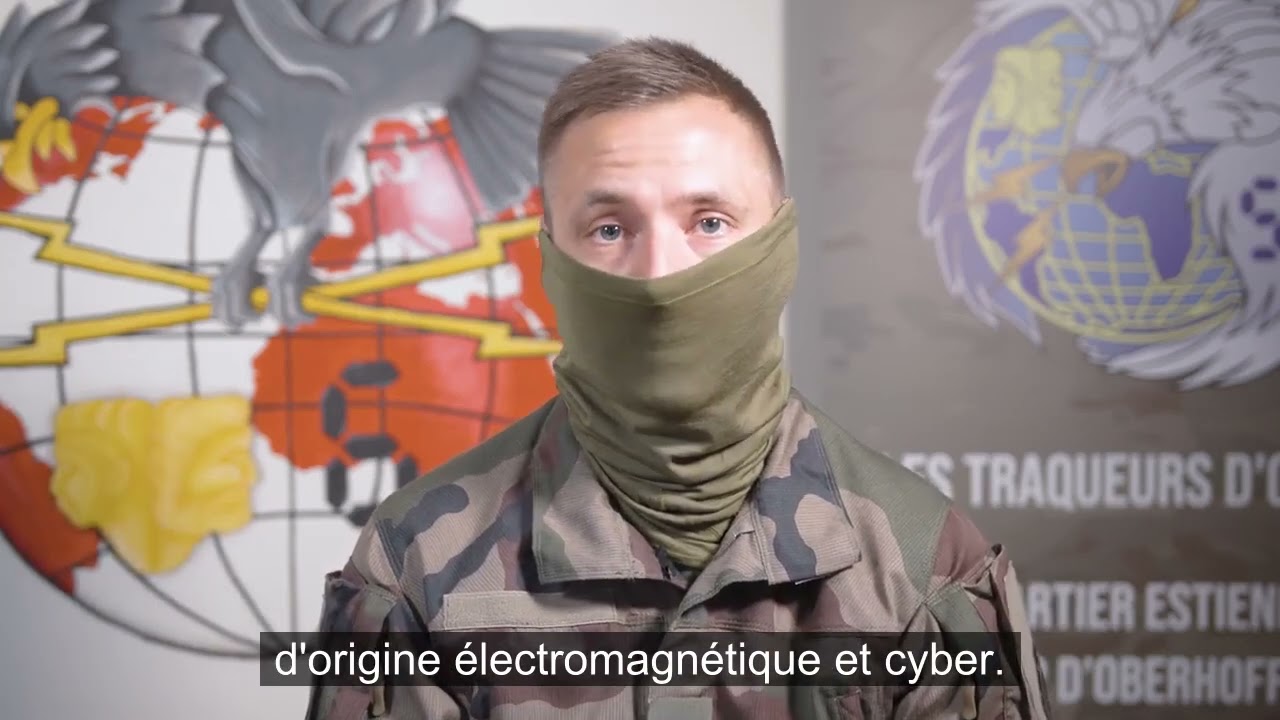 Portrait de l'adjudant Florian, cybercombattant au 54e régiment de Transmissions