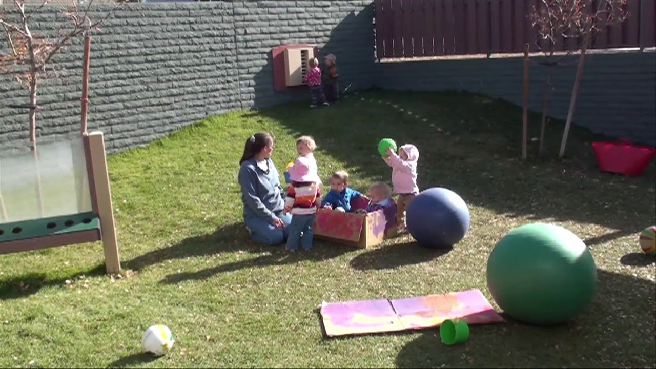 13 LM Parallel Talk While Playing with a Box