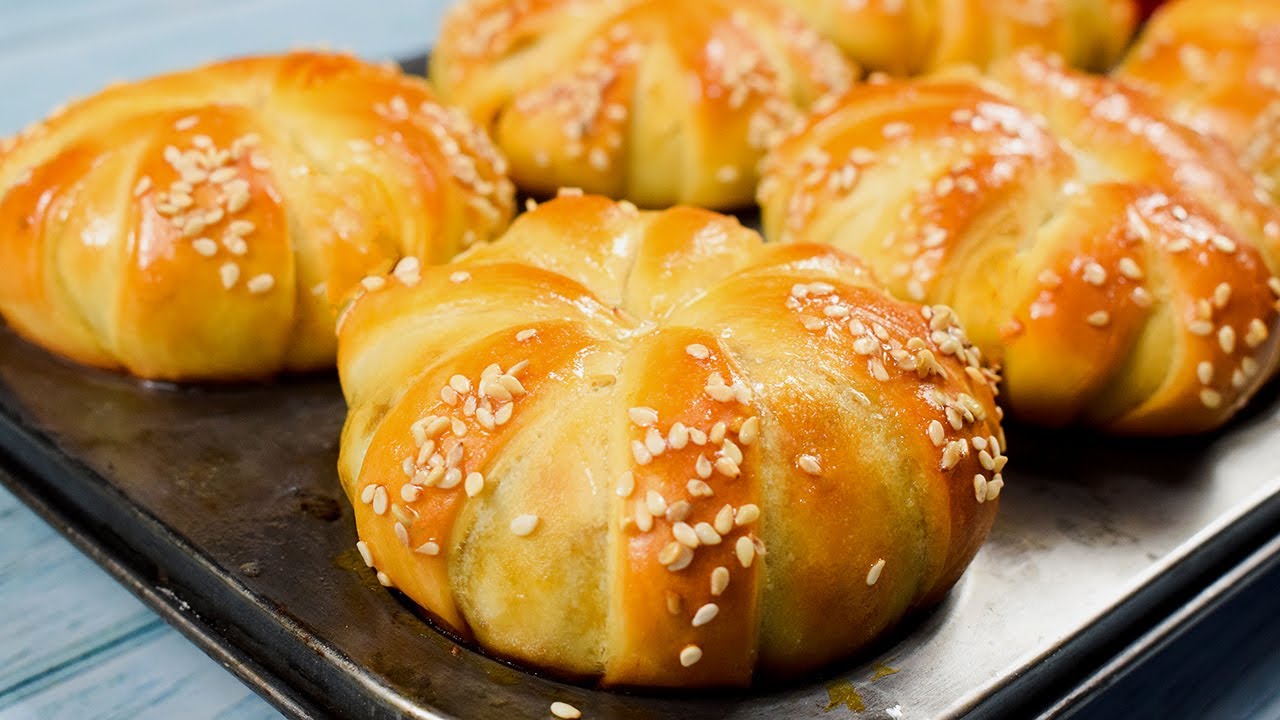 Flower shaped Chicken filled Buns - Stuffed Buns Recipe - Dough recipe for buns