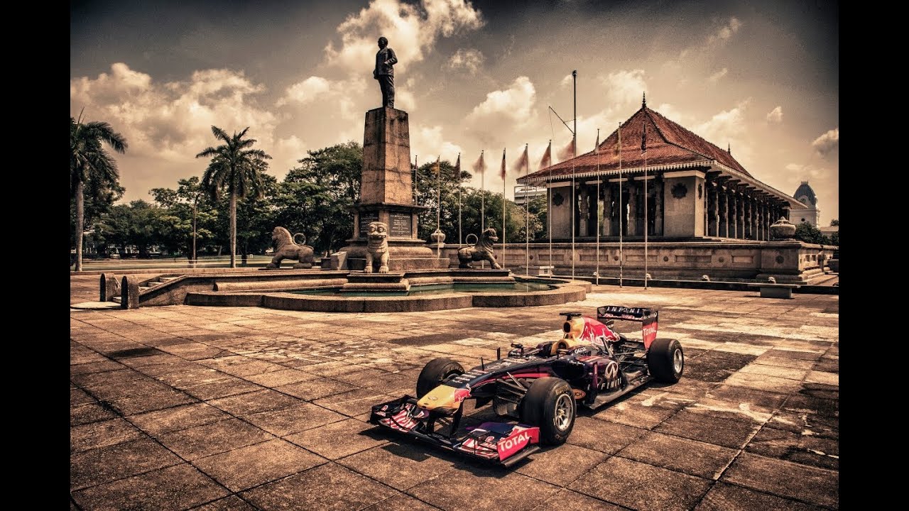 #4F1fans - Daniel Ricciardo and the Formula One show car in Sri Lanka