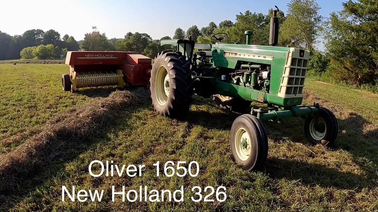 SQUARE BALING - Oliver 1650 New Holland 326