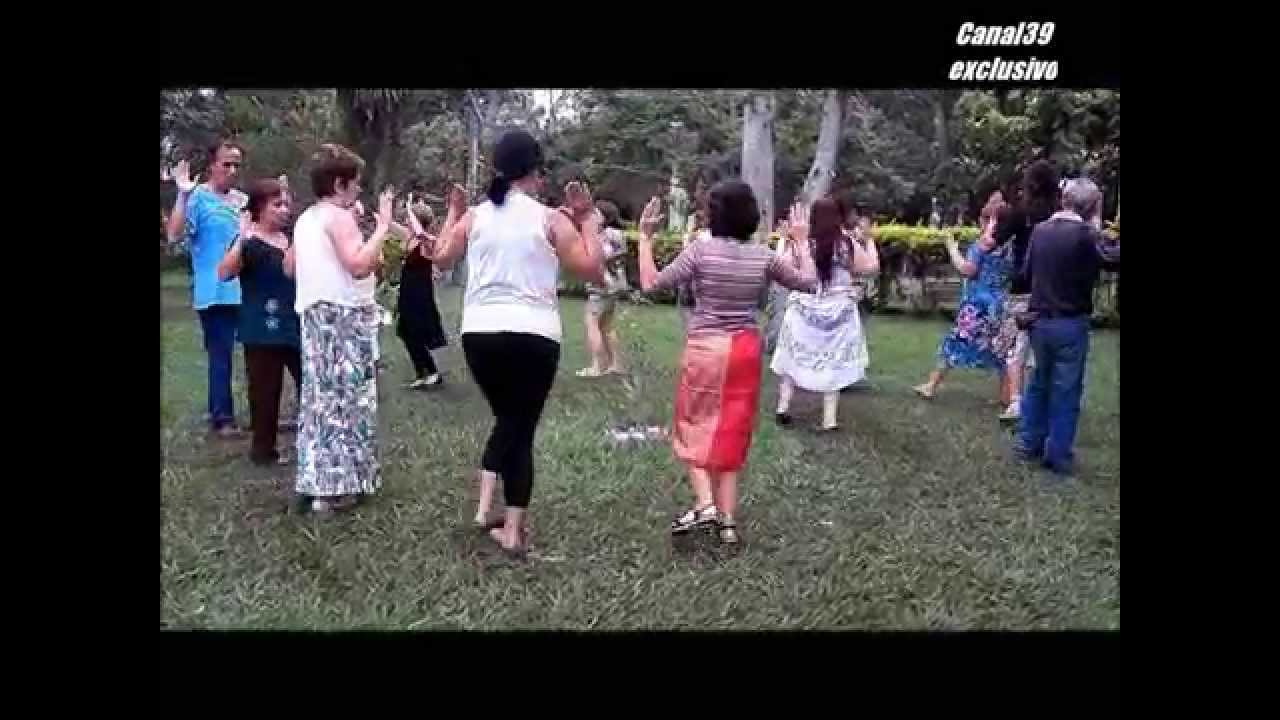 BOADICEA DANÇA CIRCULAR NO BOSQUE DE PINDA
