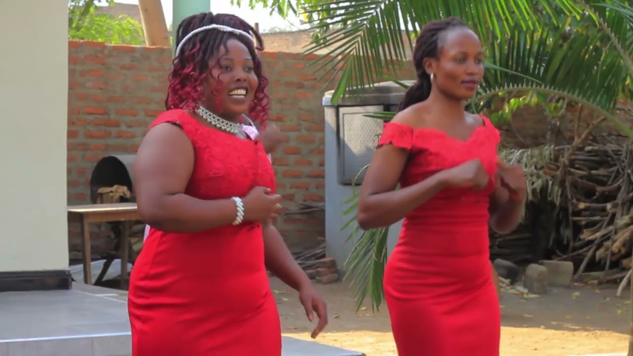 OMUSANGO GWAWE -JESHI LA USHINDI CHOIR KARUGUTU UGANDA 