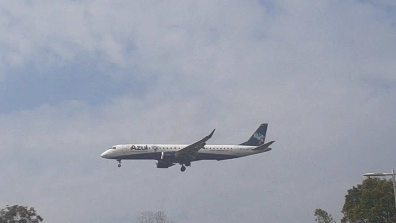 Embraer 195 PR-AXN vindo de Tefé e Airbus A321 PT-MXI vindo de Guarulhos para Manaus