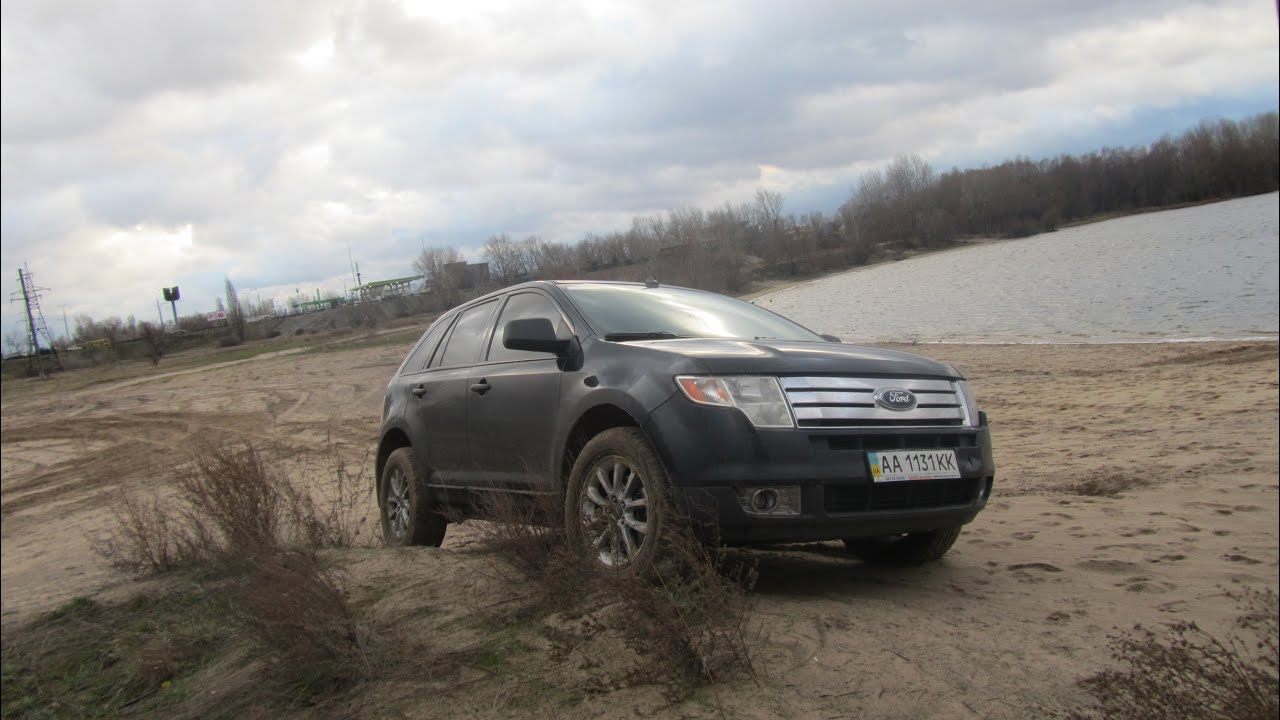 Ford Edge на песке (типа off-road)