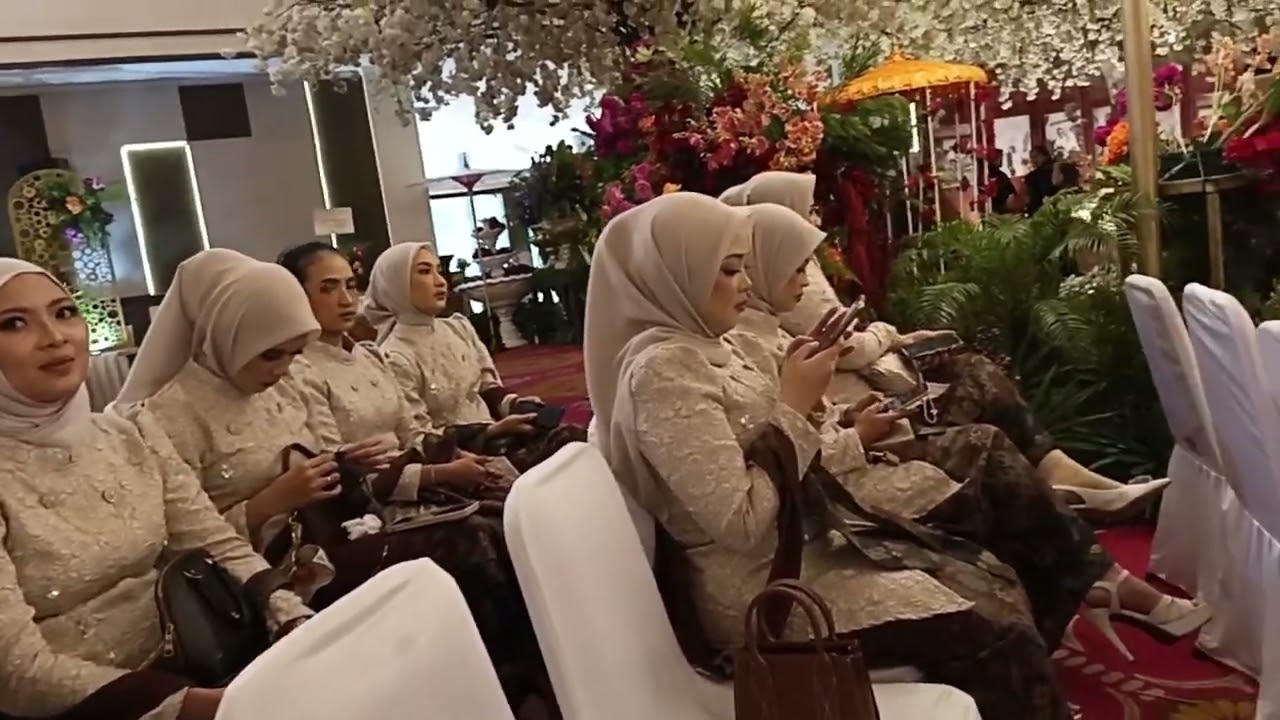 LANTUNAN AYAT-AYAT SUCI ALQURAN PADA AKAD NIKAH AFI DAN AJI OLEH USTADZ FARHAN