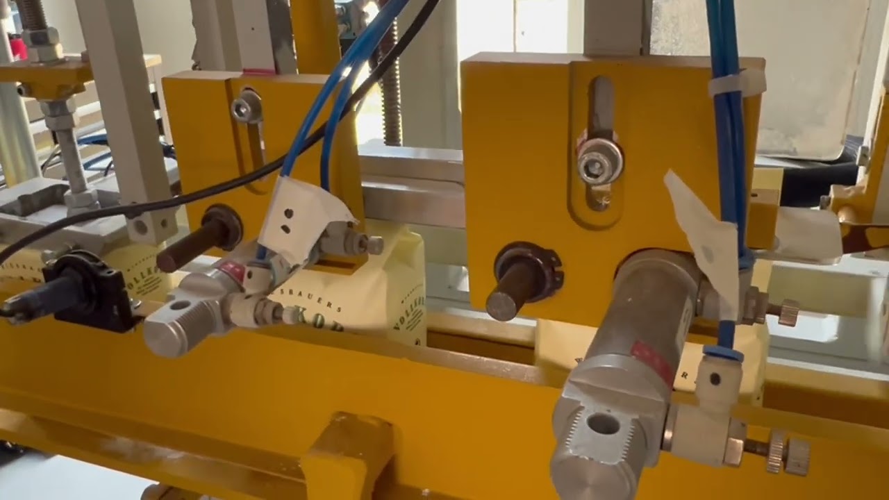 Kleinpaketierung für Mehl mit halbautomatischem Sammelpacker und Schrumpftunnel