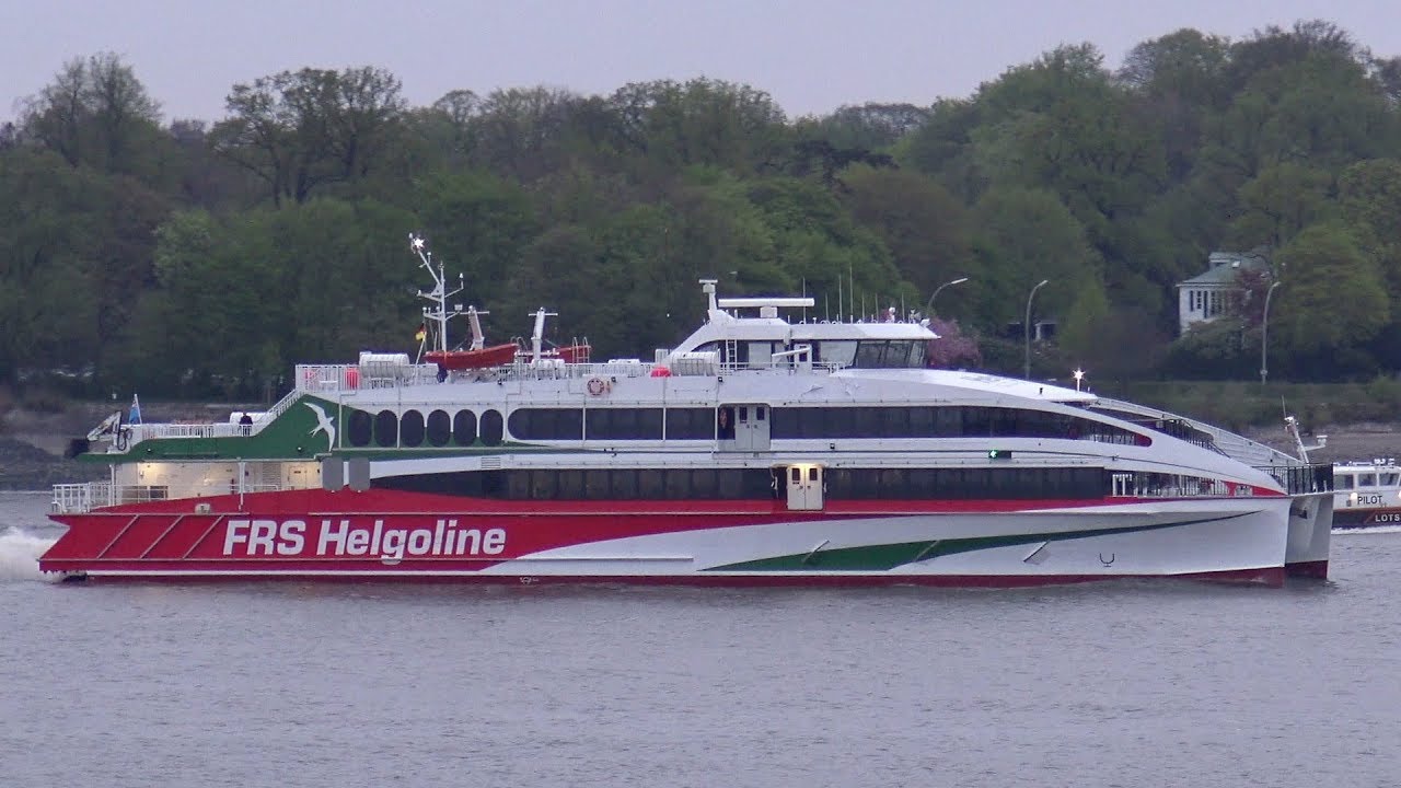 HALUNDER JET // Neuer Helgoland-Katamaran erreicht Hamburg