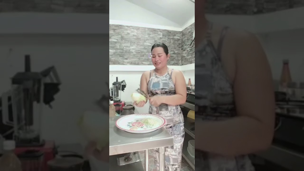สับหมากกอตำส้มตำแช่บๆๆในครัวจ้า