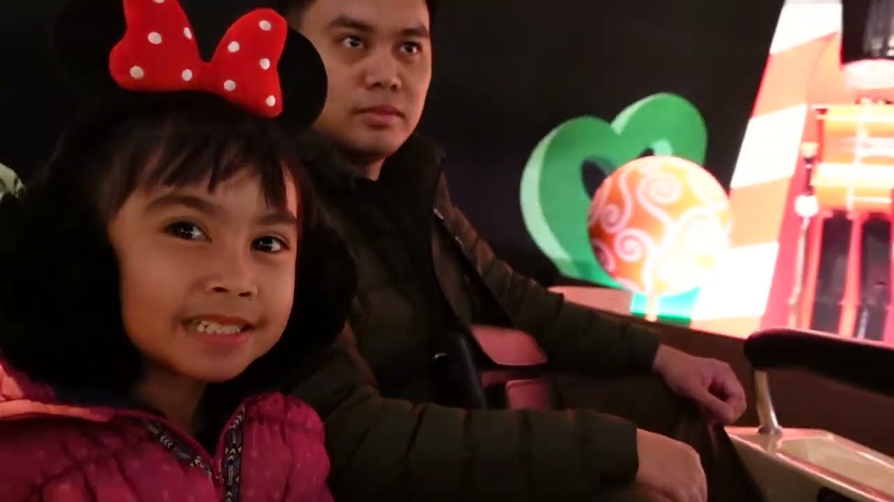 Cali (4) TOKYO DISNEYLAND IT’S A SMALL WORLD