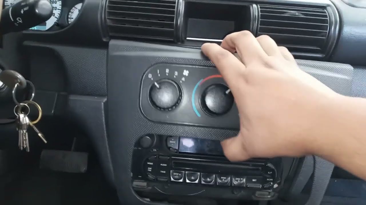 Instalación estéreo en Stratus 2002