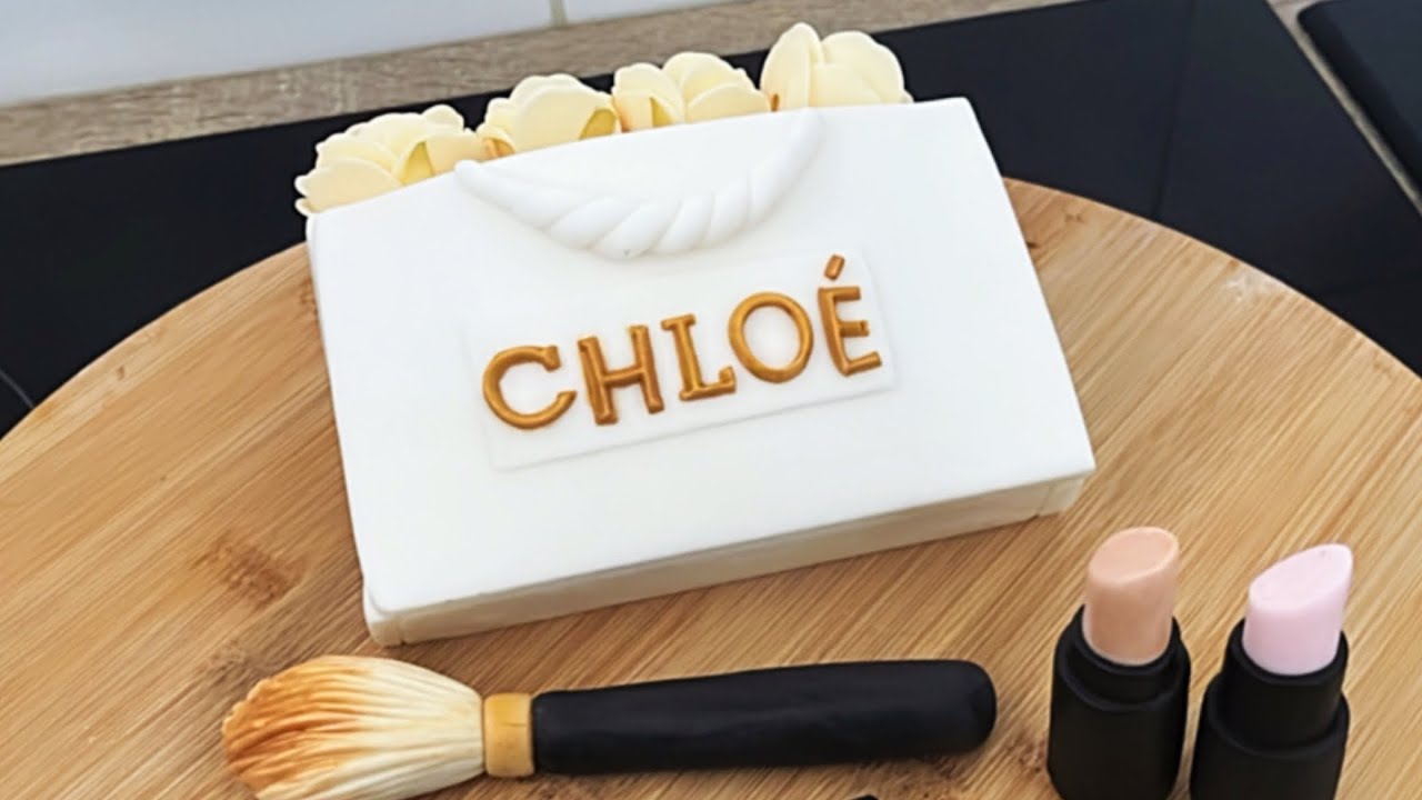 Gâteau d'anniversaire : Makeup en Pâte à sucre 💄Tutoriel & Astuces
