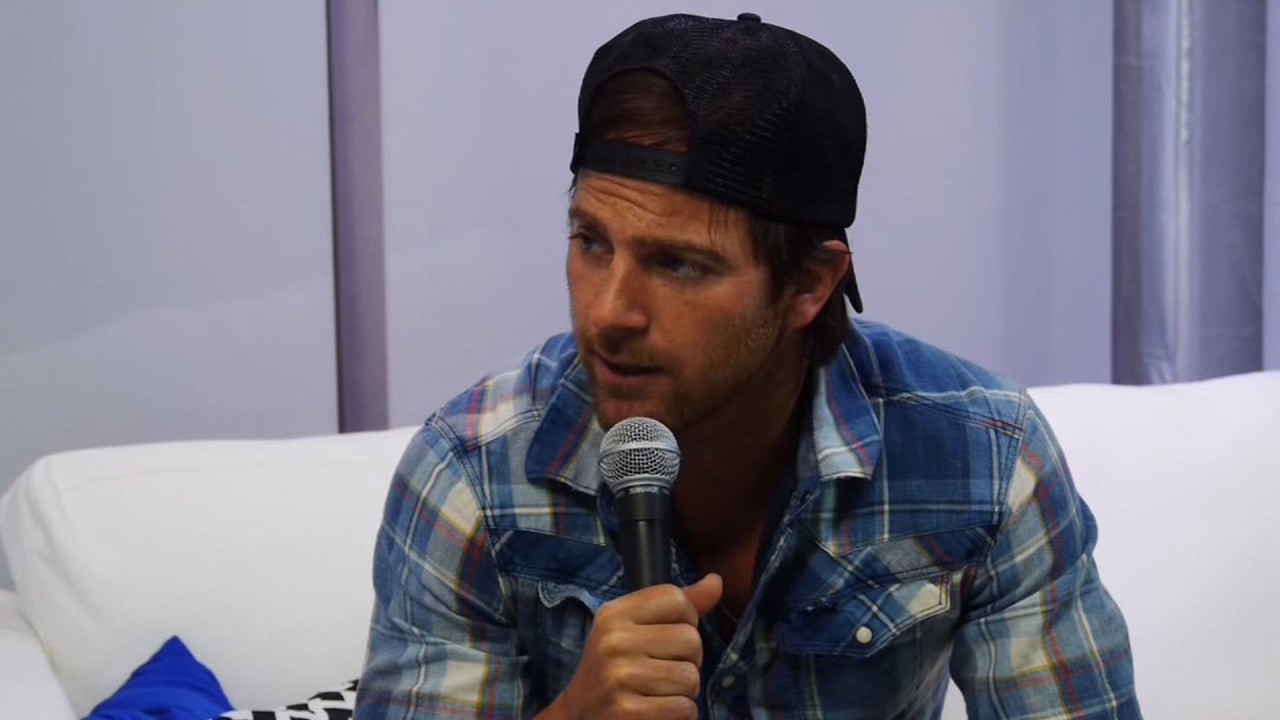 Kip Moore at the CMA Awards | CMA Awards 2013 | CMA