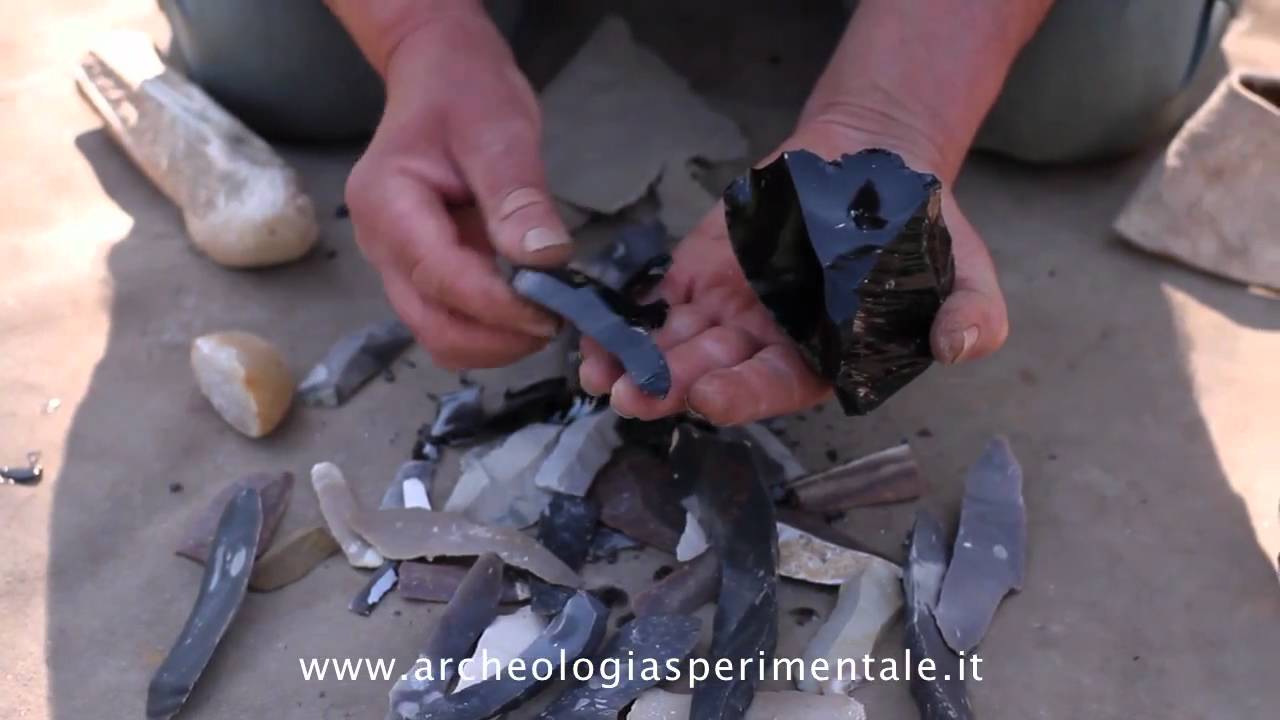 Scheggiatura dell'ossidiana - chipping obsidian - Archeologia Sperimentale