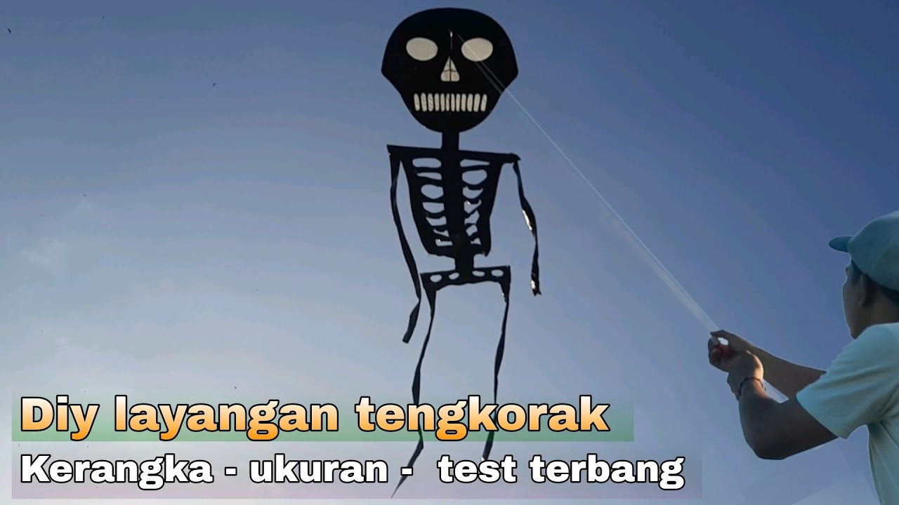 membuat layangan unik tengkorak ukuran sedang