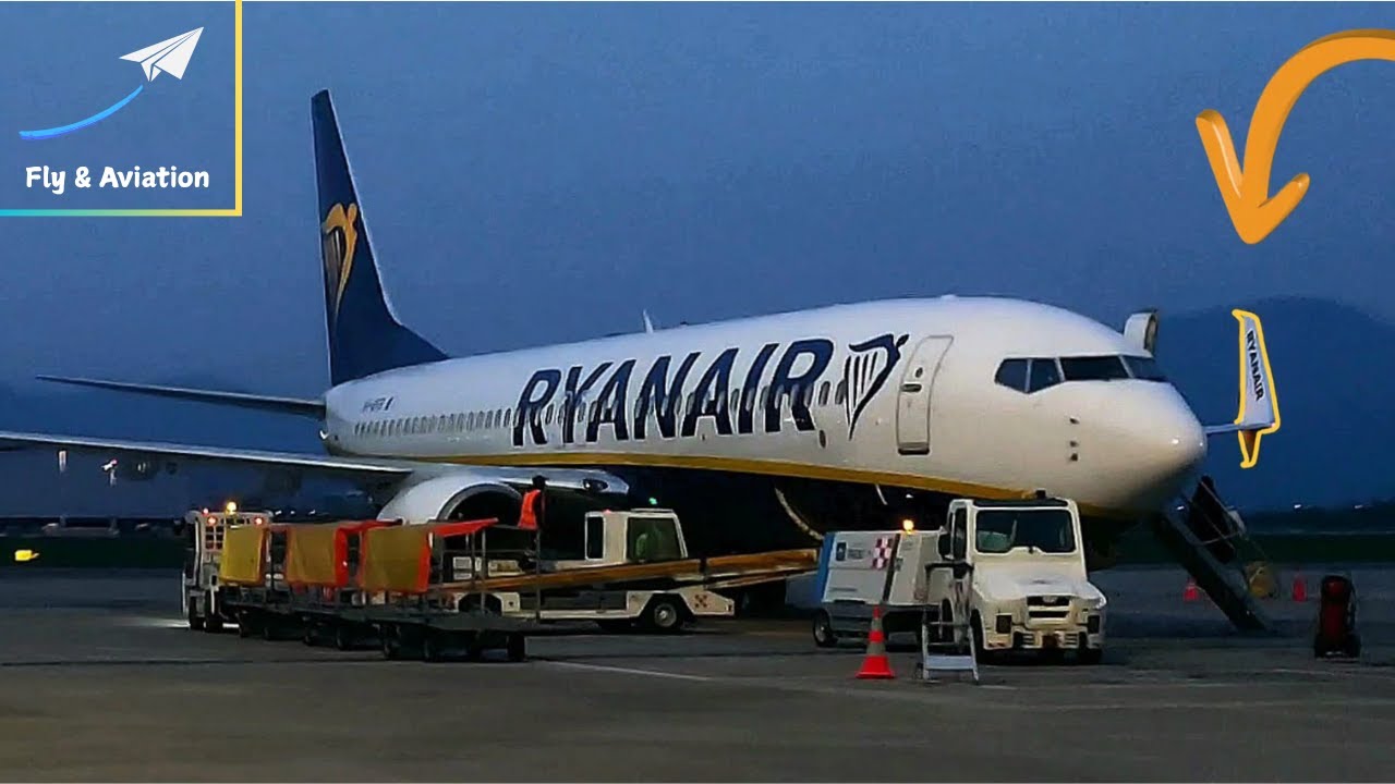 TRIP REPORT | RYANAIR with Split Scimitar Winglets! | Boeing 737-8AS | Bari to Milan Bergamo
