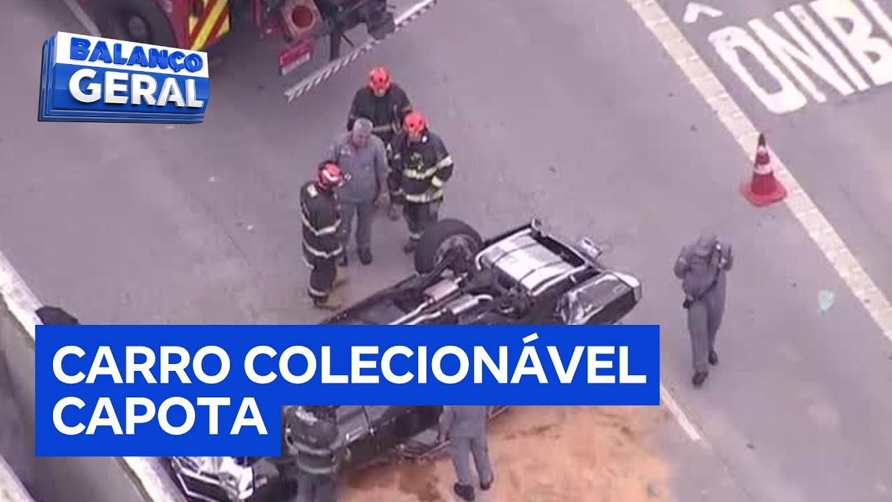Carro de colecionador avaliado em R$ 300 mil capota em viaduto em São Paulo