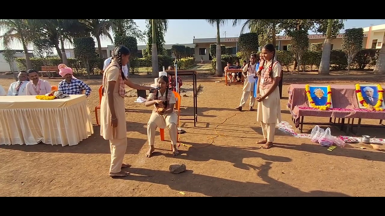  28 फेब्रुवारी विज्ञान दिन- अंधश्रद्धा निर्मूलन  विषयावर नाट्यछटा -९ वीतील विद्यार्थिनी.....