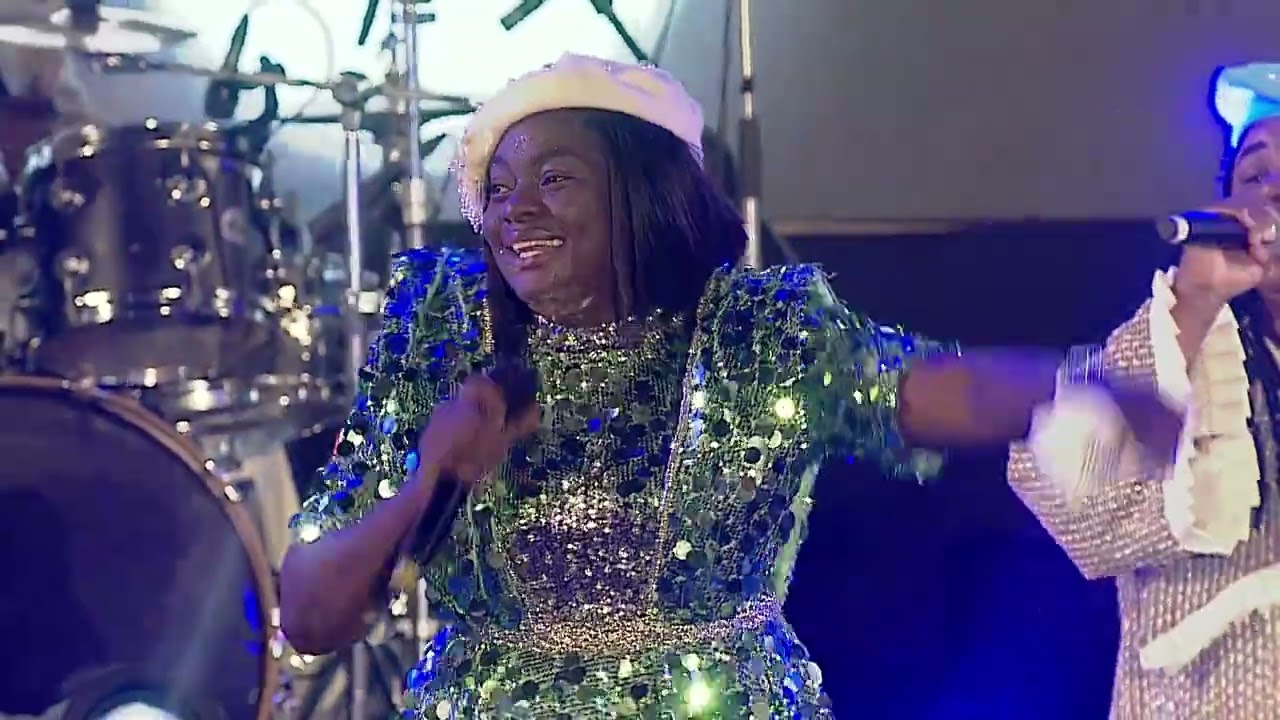 Adeyinka Alaseyori in full praise mode at The Experience 20