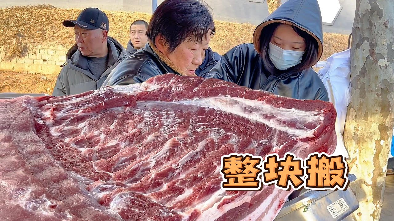 北部農村開始囤年貨，大爺大媽瘋狂買肉，500多公斤大肥豬一搶而空，場面震撼【玖叔v​​log】#pork #猪肉 #玖叔vlog#华哥猪肉#玖叔猪肉#豬肉