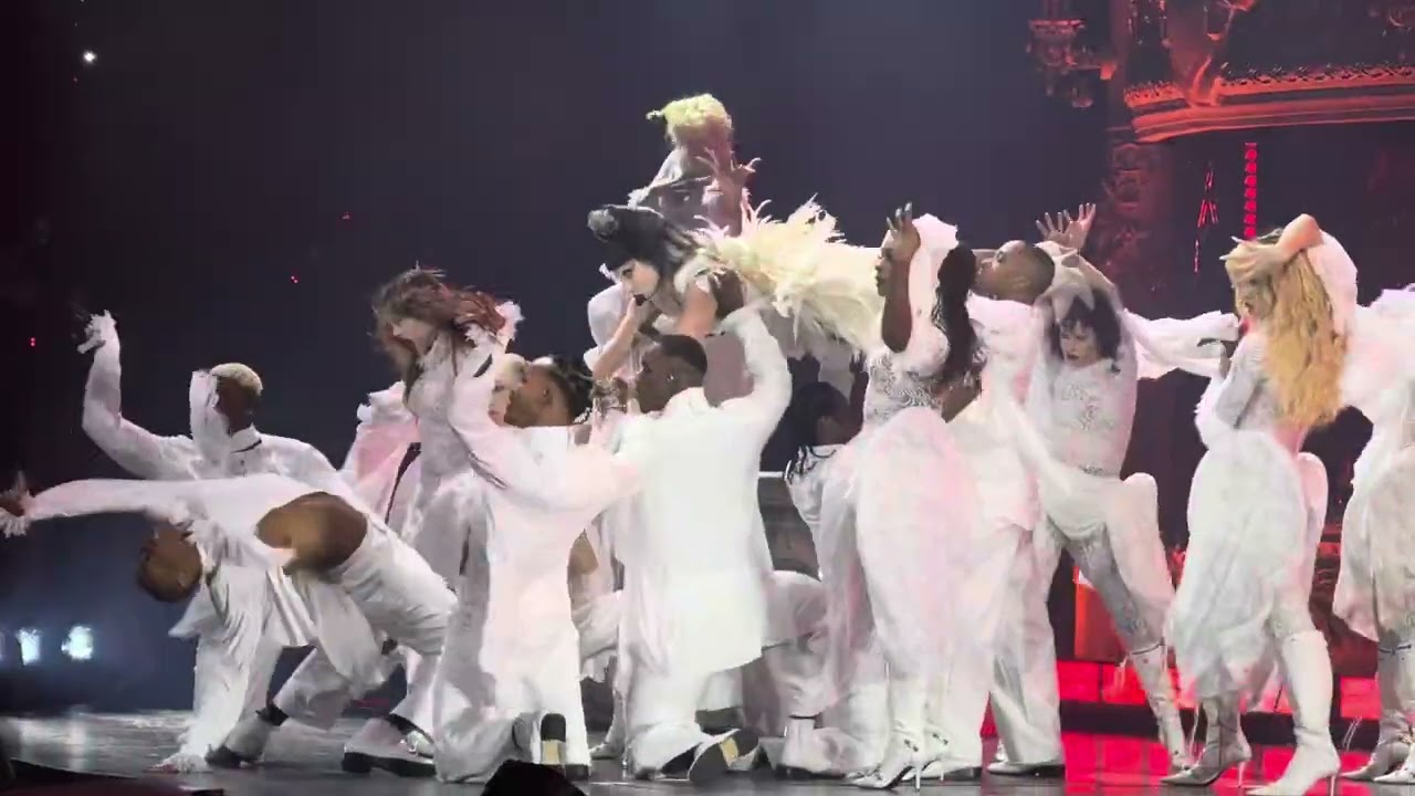 Lady Gaga - Bad Romance Manchester Night 1
