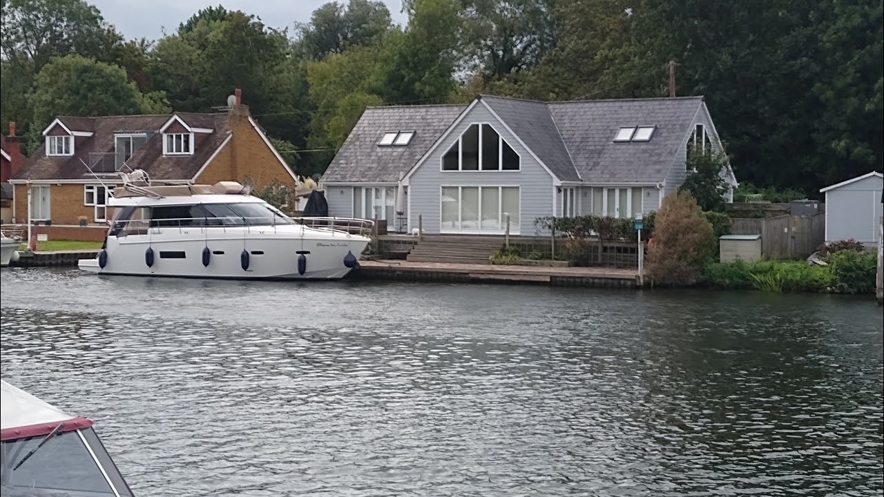 Sunbury to Hampton river thames