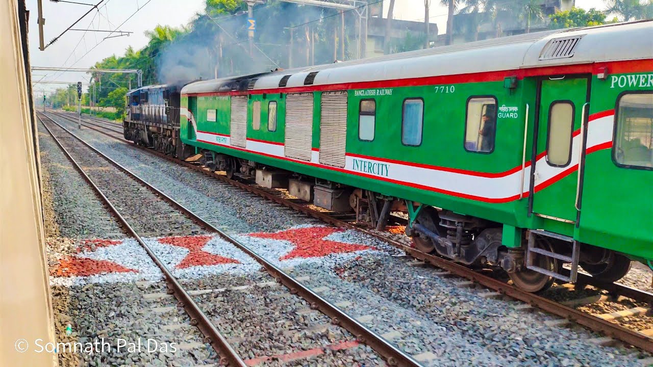 Deadly Parallel Action with Maitree Express | 2 minutes Non Stop Race with Kolkata Dhaka Maitree Exp