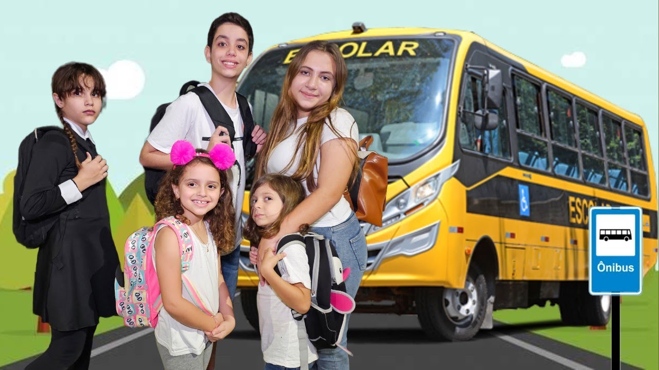 Marina e Elisa vão para escola de ônibus escolar com amigos