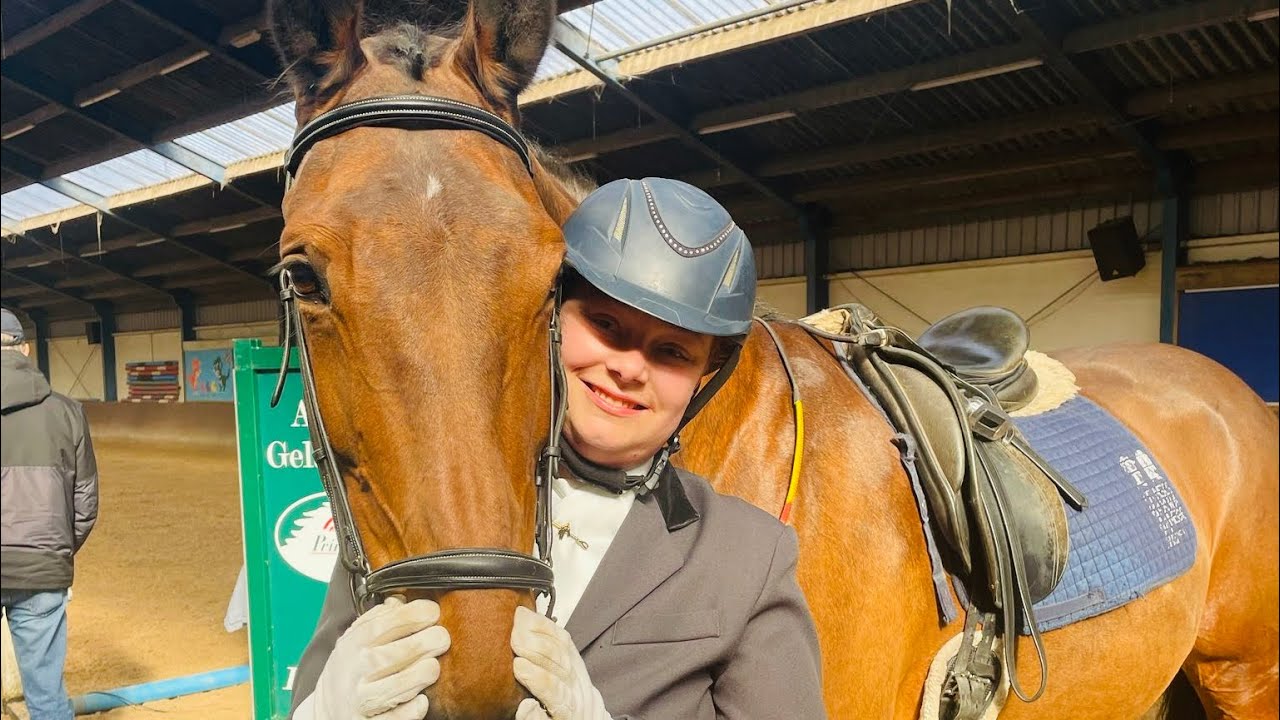 Gigi rijdt F4 - proef op Dora 🐴 op de Prinses Maxima Manege 02-03-2025