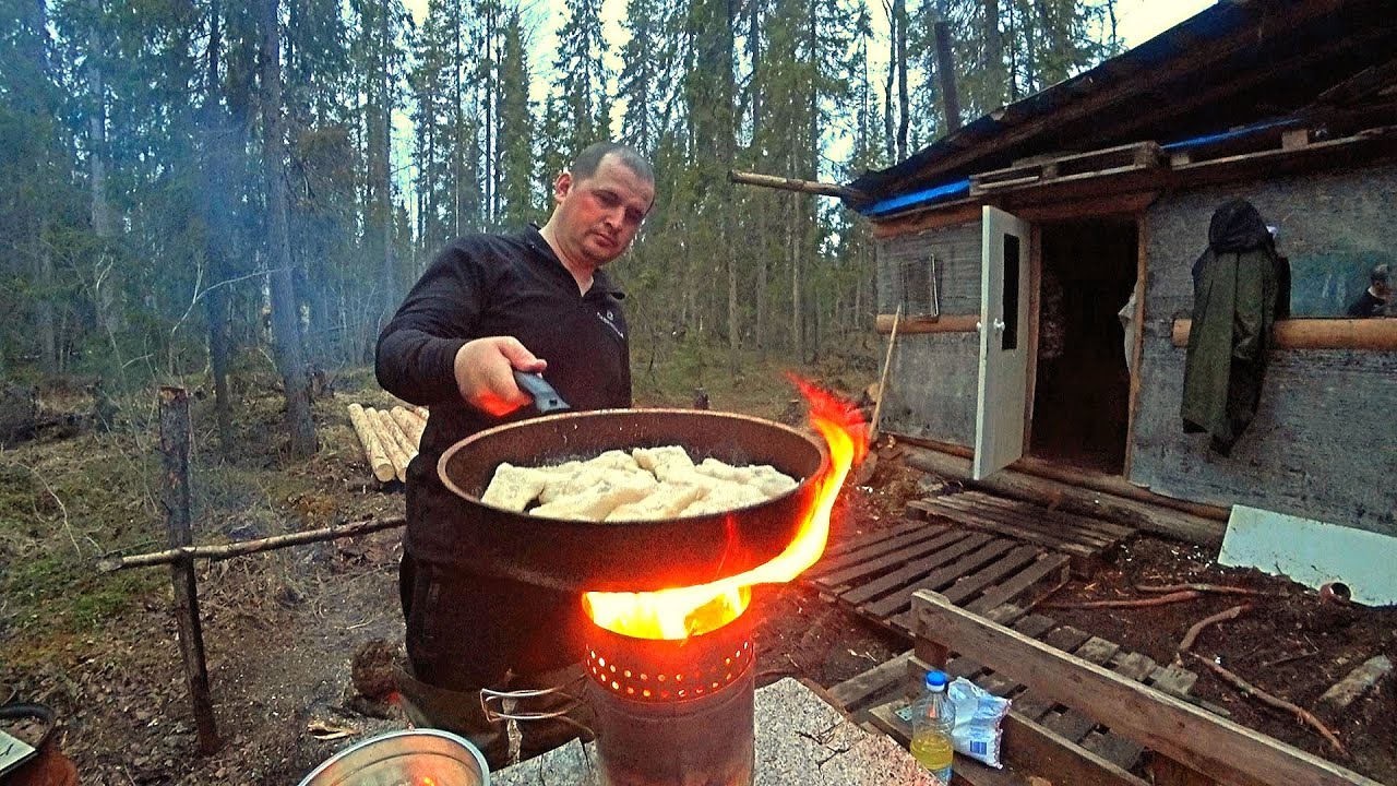 Рыбалка на севере. Ловим рыбу на сети. Живём на озере. Жарим рыбу на турбо-печке. Изба. Тайга.