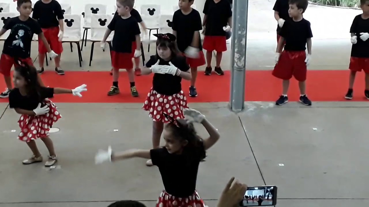 A Mariana em sua primeira formatura!!!
